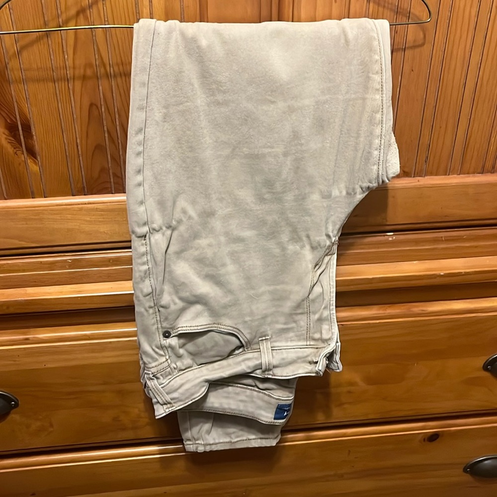 Old Navy tan stretch pants. Women’s size 10. Moderate wear, needs ironed.